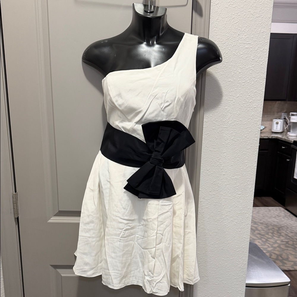 Jay Godfrey off white cream black bow one shoulder mini flare skater dress 4 S